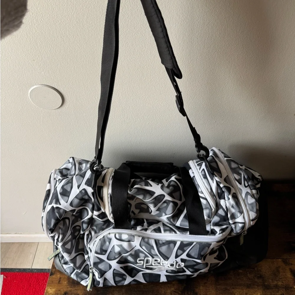 Speedo 30L Swim Duffel Bag • Black/Grey Geometric Print • Water Resistant